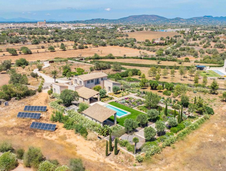 Finca mit Pool und Gästehaus bei Cala Santanyi